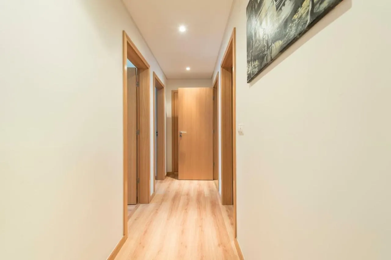 Lovely 3 Bedroom For The Perfect Stay In Lisbon Apartment
