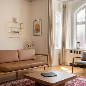 Lovely 3br Manor 5 Min From Tivoli Gardens Apartamento Copenhague